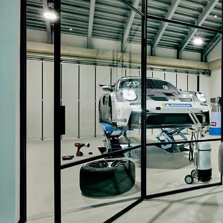 Nyaraló Racers Nordschleife - Mit Hebebuehne Und Doppelgarage Bermel