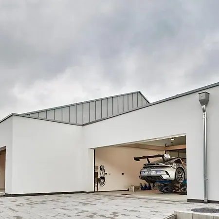 Racers Nordschleife - Mit Hebebuehne Und Doppelgarage *