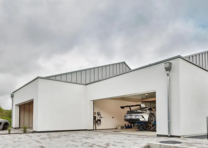 Racers Nordschleife - Mit Hebebuehne Und Doppelgarage *